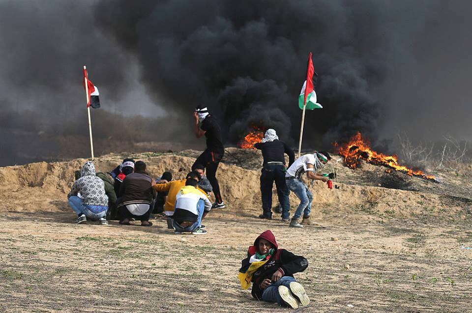 Les Palestiniens font face aux forces d'occupation, le long de la frontière de la bande de Gaza avec la Palestine occupée, le dixième vendredi de rage.3