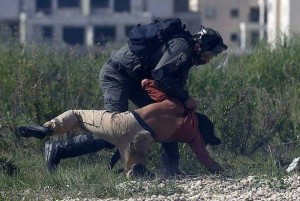 C'est ainsi que les forces israéliennes ont traité un militant allemand qui venait juste de participer à une manifestation palestinienne.1