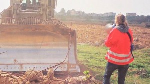 C’était le 16 mars 2003 à Gaza, Rachel Corrie, une militante américaine, a été tuée par un bulldozer israélien 1