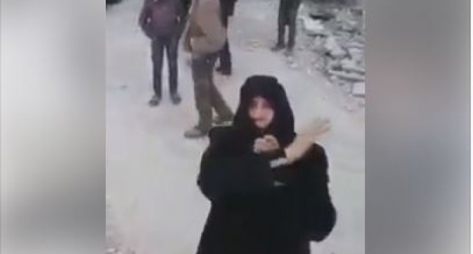 Ecoutez cette vieille femme courageuse qui décrit la situation dans la Ghouta