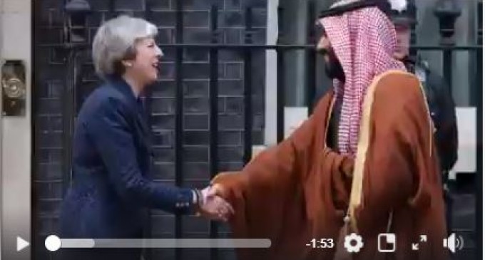 [Vidéo] | Le gouvernement britannique déroule le tapis rouge pour le prince saoudien Mohammed Bin Salman tandis que les militants appellent le prince « criminel de guerre » pour une guerre dévastatrice au Yémen.