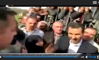 Le président Assad avec les gens de la Gouta Orientale qui ont été libérés par les héros de l&rsquo;Armée Arabe Syrienne des mains des terroristes