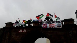 Les Irlandais ont escaladé les murs de Derry hier pour la Palestine, pour Ahed Tamimi & sa famille2