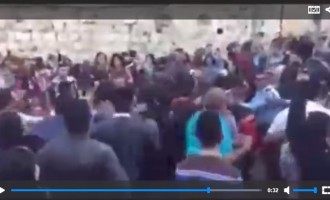Les Israéliens attaquent des chrétiens palestiniens venus de célébrer le Dimanche des Rameaux à Jérusalem