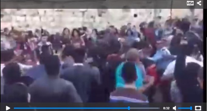 Les Israéliens attaquent des chrétiens palestiniens venus de célébrer le Dimanche des Rameaux à Jérusalem