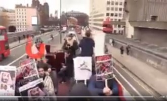 Les militants du Royaume-Uni font une tournée en bus à Londres pour protester contre la visite du Prince Héritier Saoudien Muhammad bin Salman