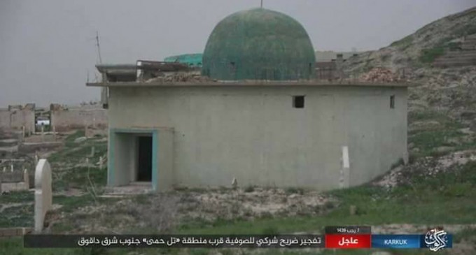 Les terroristes de Daesh détruisent le mausolée d’un saint soufi dans le sud de Kirkouk (photos)