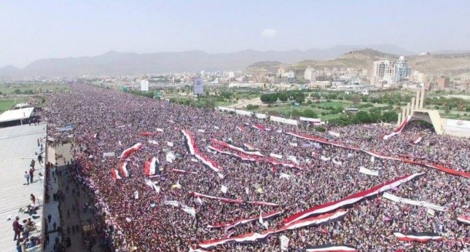 Manifestation monstre aujourd’hui à Sanaa pour commémorer le 3ème années de l’agression par la coalition arabo-sioniste contre le Yémen !
