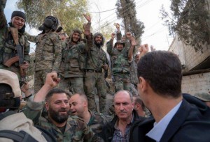 Sur les lignes de feu dans la Ghouta orientale .. le Président Bachar al-Assad avec les héros de l’Armée Arabe Syrienne3