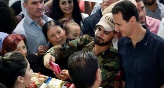 Vidéo : Connaissez-vous un chef d&rsquo;Etat qui arrête son véhicule et va saluer son propre peuple ?