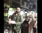 Distribution de bonbons dans le quartier d&rsquo;Al Qassa à Damas pour célébrer la victoire de la Ghouta orientale