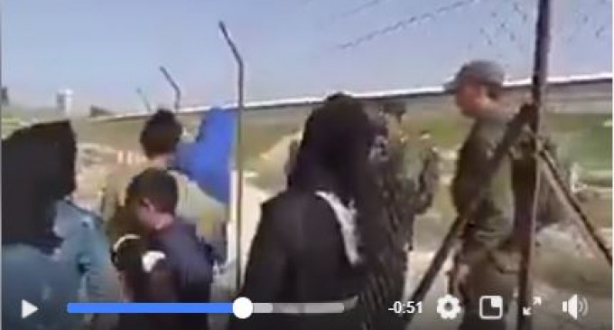 Cette vidéo montre une partie des souffrances quotidiennes que subissent les étudiants et les résidents du village d&rsquo;Al-Tuwaneh