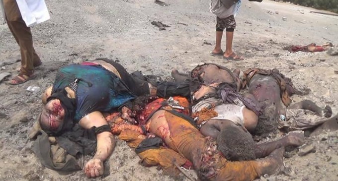 IMAGES CHOQUANTES 14 civils pour la plupart des femmes et des enfants tués lors d’un raid aérien de la coalition arabo-US