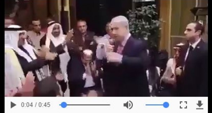 Une vidéo que vous ne verrez pas dans les chaînes Arabes !