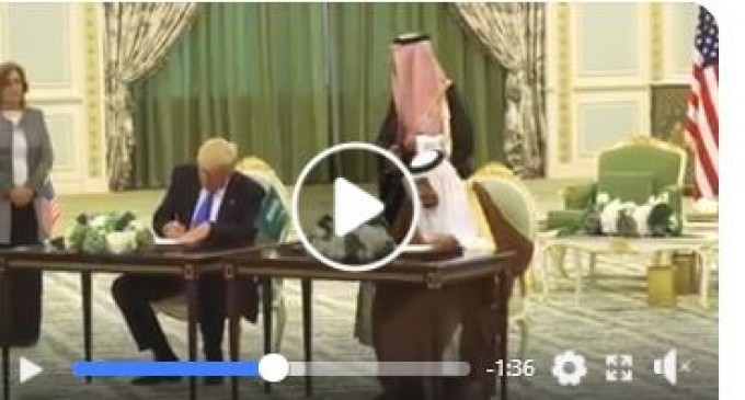 Imam Sayyid Ali Khamenei : Ceux qui, autrefois, ont soutenu Daesh prétendent s&rsquo;opposer à eux : C&rsquo;est un mensonge apparent