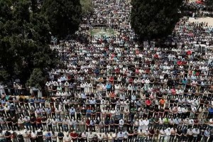 Au moins 200 000 musulmans ont accomplis la Prière du Vendredi hier à la Mosquée d'Al Aqsa2
