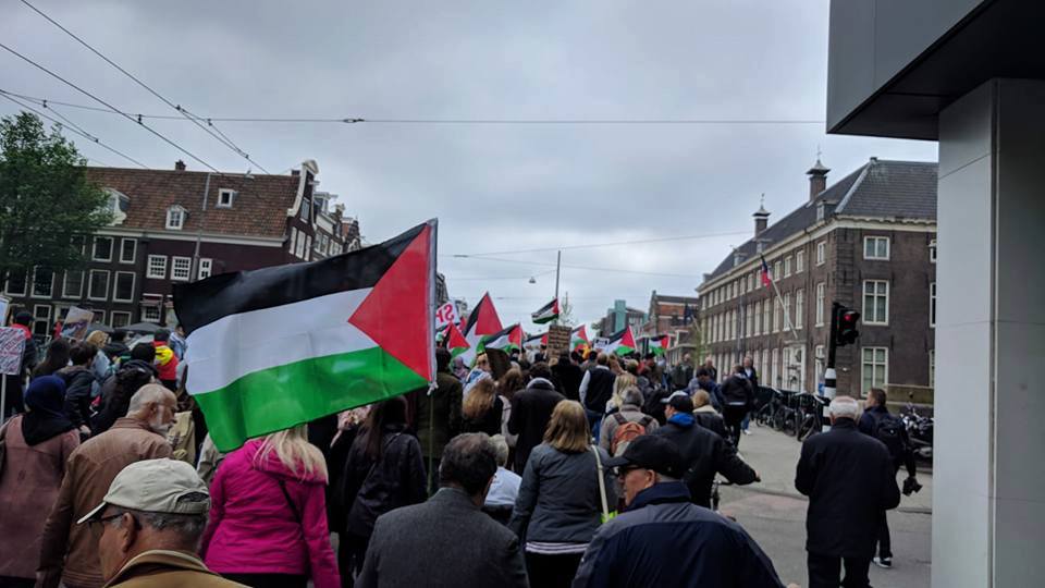 Des milliers de manifestants marchent à Melbourne, en Australie, en soutien à la Palestine et à la bande de Gaza, hier1