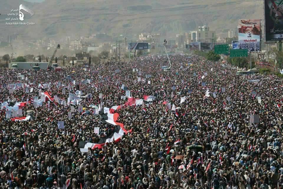 Des milliers de yéménites manifestent dans la rue en solidarité avec les palestiniens dans la bande de Gaza