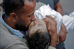Le Bébé Palestinien de 8 mois Leila Ghandour e1st décédée en inhalant des gaz lacrymogènes lancés par les forces d'occupations israéliennes..! 1