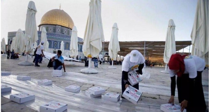 Les Palestiniens de Jérusalem refusent les repas de l’Iftar fournis par les Emirats Arabes Unis