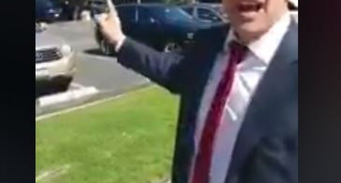 Un candidat au Sénat américain (Californie) viré du bâtiment républicain pour avoir refusé de servir Israël