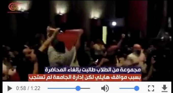 Regardez les étudiants de Houston boycotter le discours de Nickky Haley en lui répondant : « Liberté pour la Palestine »