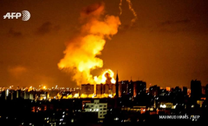 Des avions de combat israéliens ont mené une série de frappes aériennes sur Gaza la nuit dernière.1