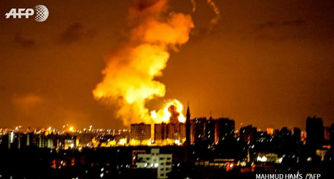 Des avions de combat israéliens ont mené une série de frappes aériennes sur Gaza la nuit dernière.  Aucune victime humaine n’a été signalée jusqu’à présent