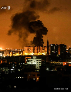 Des avions de combat israéliens ont mené une série de frappes aériennes sur Gaza la nuit dernière.3