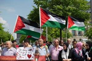Des militants pro-Palestiniens protestent devant le parlement allemand à Berlin contre la visite du premier ministre israélien Netanyahu en Allemagne.5