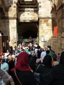 Environ 280 000 fidèles, principalement palestiniens, ont pu prier dans la mosquée D'Al-Aqsa dans la ville sainte le 4ème vendredi du Ramadan3