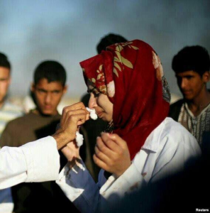 Razan Ashraf Najjar, 21 ans, secouriste volontaire, a été tuée par des tireurs d'élite israéliens tout en fournissant les premiers secours aux blessés à la frontière orientale de Gaza3