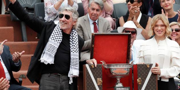 Roger Waters (Pink Floyd) porte son keffieh en direct pendant la finale de Roland-Garros