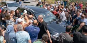 Le Président Bachar Al-Assad et son épouse rendent visite à des filles et fils de martyrs, et de blessés...1