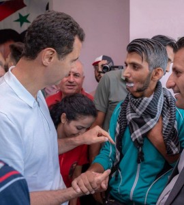 Le Président Bachar Al-Assad et son épouse rendent visite à des filles et fils de martyrs, et de blessés...4