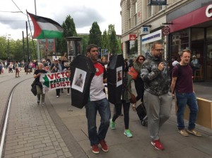 Les militants pro-Palestiniens manifestent à Manchester pour demander la fin de la terreur israélienne contre le peuple palestinien.1