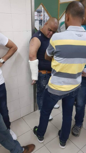 Les soldats d'occupation israéliens arrêtent un jeune palestinien avec le syndrome de Down (Trisomie 21) à Al Khalil, dans le sud de la Cisjordanie, hier.3