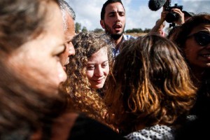 L'icône de la Résistance palestinienne Aheed Tamimi est libérée des prisons israéliennes après 8 mois de détention, aujourd'hui.1