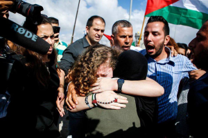 L'icône de la Résistance palestinienne Aheed Tamimi est libérée des prisons israéliennes après 8 mois de détention, aujourd'hui.3