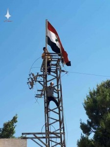 Photos de l'arrivée de l'Armée Arabe Syrienne et des forces alliées dans la ville de Al Hara, dans la zone rurale de Deraa, levant le drapeau de la République Arabe Syrienne.1