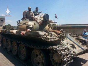 Photos de l'arrivée de l'Armée Arabe Syrienne et des forces alliées dans la ville de Al Hara, dans la zone rurale de Deraa, levant le drapeau de la République Arabe Syrienne.2
