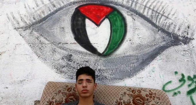 Saleh Ashour, un palestinien de Gaza, 16 ans, a perdu la vue après avoir été pris pour cible par les troupes israéliennes lors des manifestations de la Grande Marche du Retour.