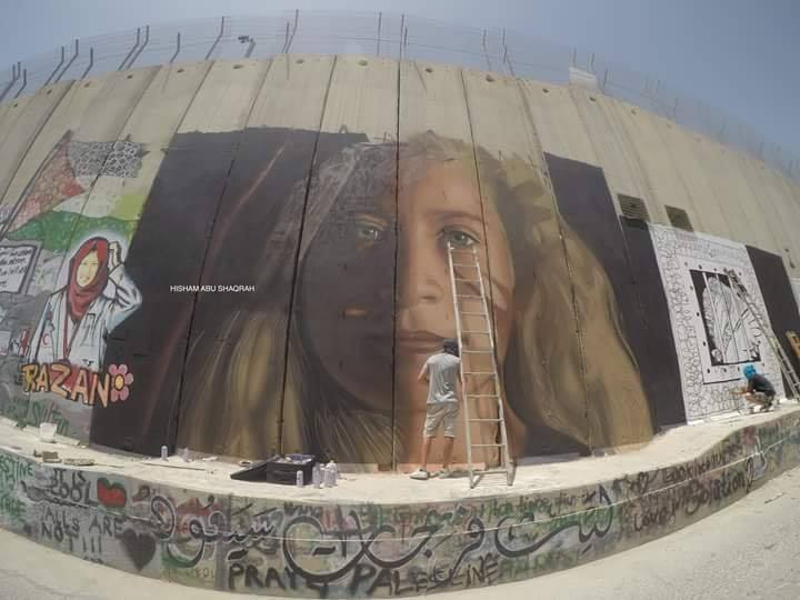 Une fresque de Aheed Tamimi récemment dessinée sur le mur de l'apartheid à Bethléem.1