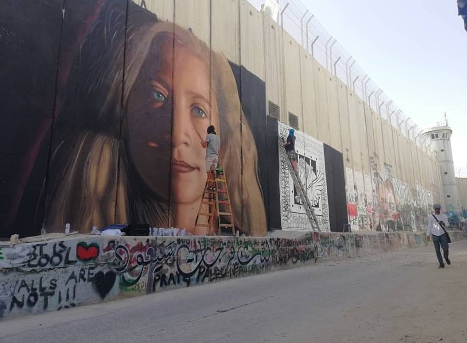Une fresque de Aheed Tamimi récemment dessinée sur le mur de l'apartheid à Bethléem.2