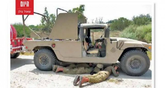 L’IMAGE DU JOUR : elle provient du journal israélien Yediot Aharanout montrant des soldats israéliens se planquant lorsque retentissent les sirènes d’alarme