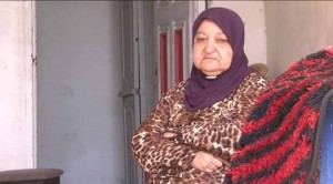 Cette femme palestinienne est un symbole de la réalité tragique imposée aux palestiniens par l'occupation.