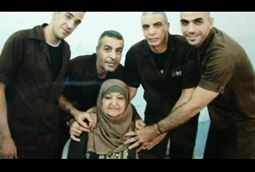 Cette femme palestinienne est un symbole de la réalité tragique imposée aux palestiniens par l'occupation.2