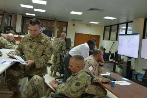Des photos divulguées montrent des éléments et des officiers des forces américaines supervisant le meurtre du peuple yéménite en coordination avec les forces émiratis