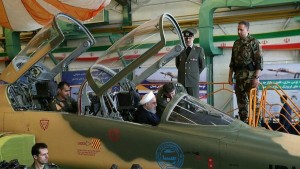 L'Iran dévoile son 1er avion de chasse 100% iranien&