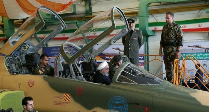 L&rsquo;Iran dévoile son 1er avion de chasse 100% iranien